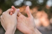 반복되는 손 통증과 불룩한 혹, ‘결절종’ 주의보